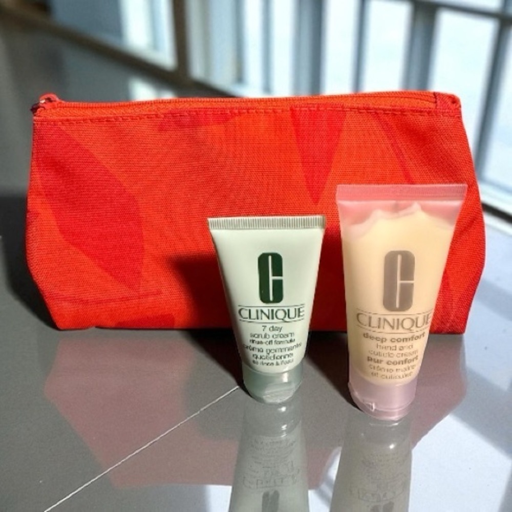 Clinique Make Up Bag with Skincare duo. NWOT